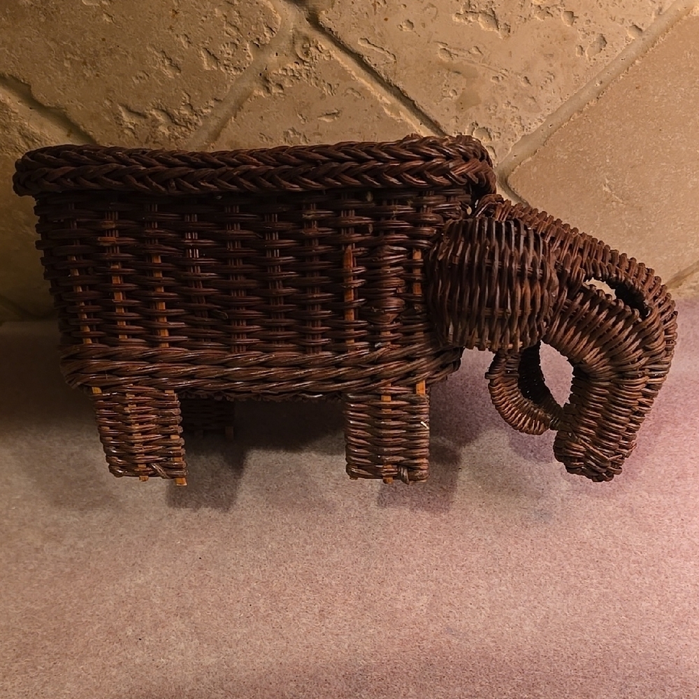 Woven Elephant Basket - Brown